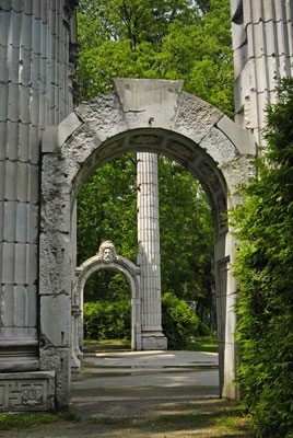 stone archwes in Guild Park and Gardens